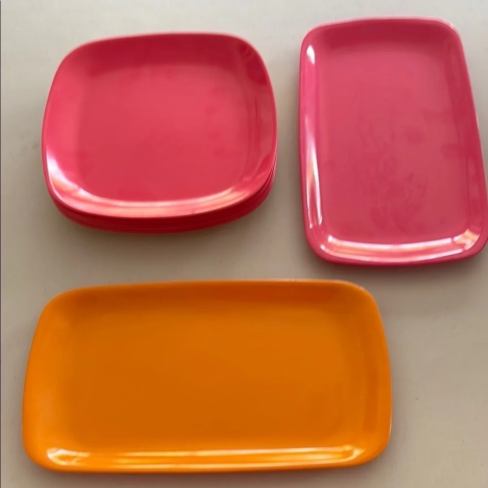 Precidio - Set of 6 Pink Rectangular Plates & 2 serving platters.  Melamine